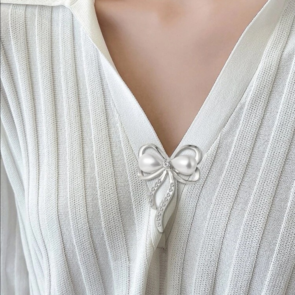 🎉 New Pearl Beaded Silver Bow Brooch